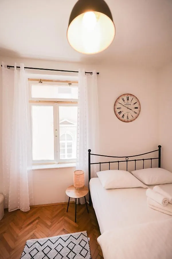 Cozy Studio Apartments In City Centar Stosija Zara