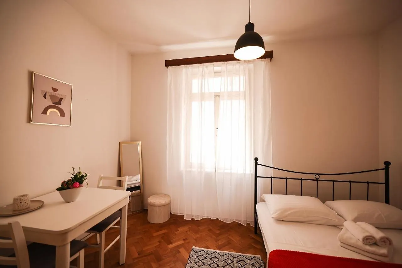 Cozy Studio Apartments In City Centar Stosija Zara Croazia