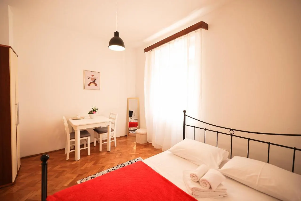 Cozy Studio Apartments In City Centar Stosija Zara