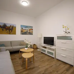 https://rentalsevilla-luminoso-apartamento-en-el-centro.es-andalucia.com
