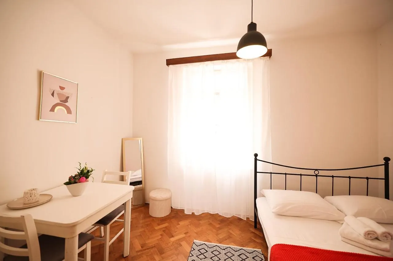 Cozy Studio Apartments In City Centar Stosija Zadar