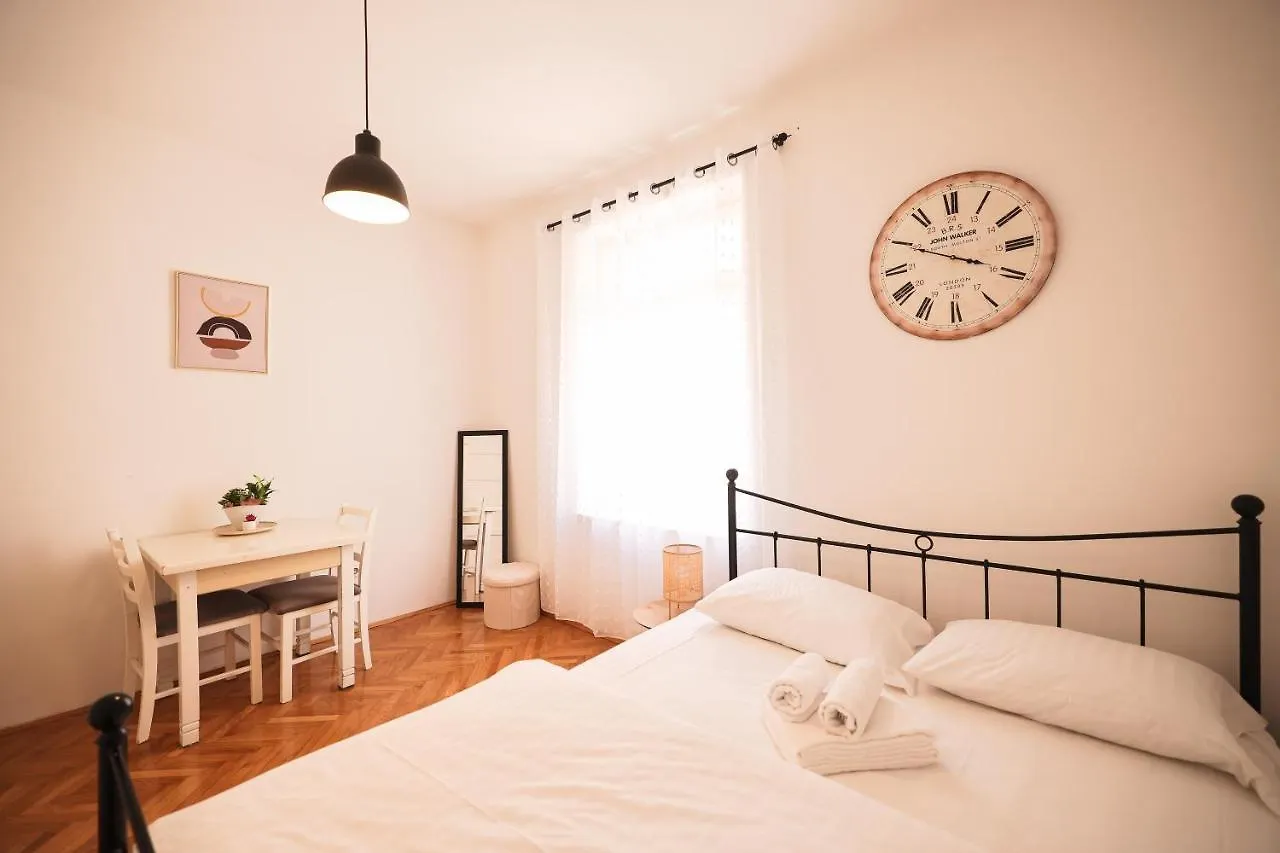 Cozy Studio Apartments In City Centar Stosija Zadar 0*,