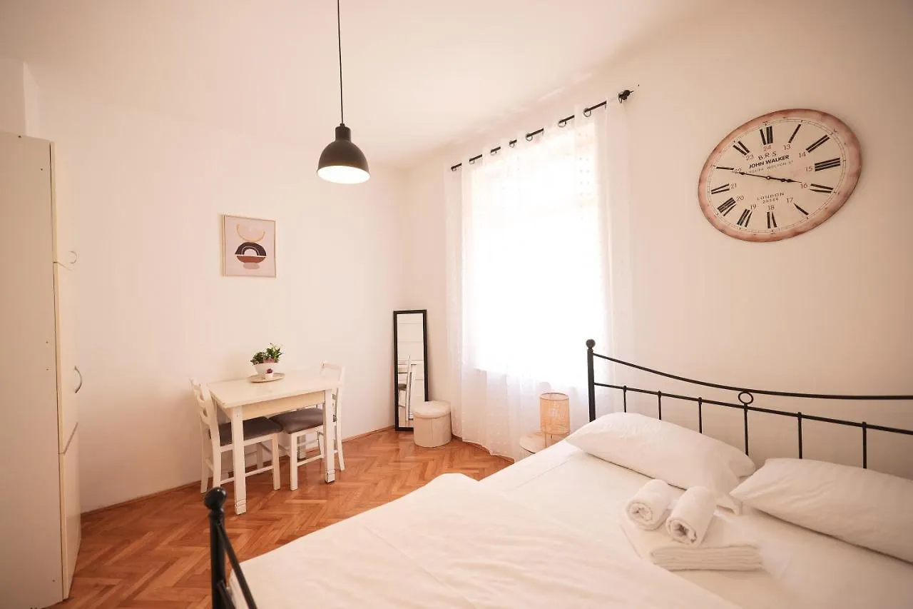 Cozy Studio Apartments In City Centar Stosija Zadar